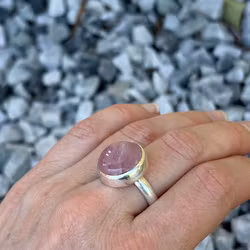 Ring med jordgubbskvarts stl 17,5