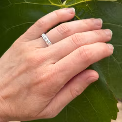 Ring med sneda ränder