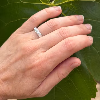 Ring med sneda ränder