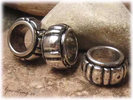 Kopia Stor ring syntetmaterial med antikfininsh hål 14mm