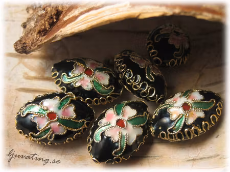 Cloisonne svart puffad ellips ca 20x14 mm