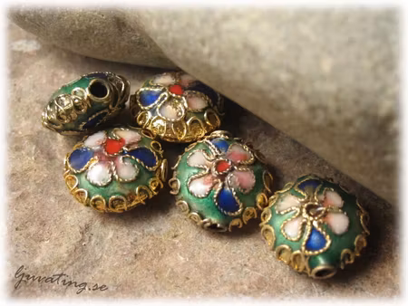 Cloisonne pärla grön puff ca 11 mm