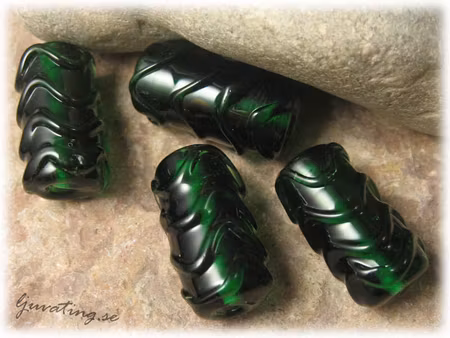 Mossgrön vågig ca 23x13 mm