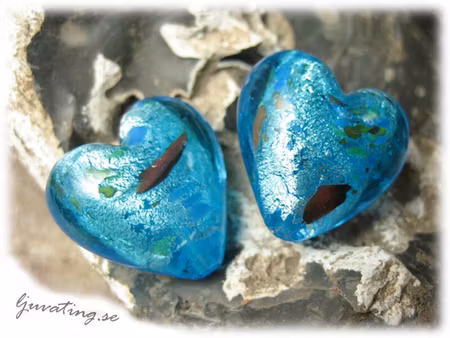 Turkos bulligt hjärta med multifläckar ca 20 mm