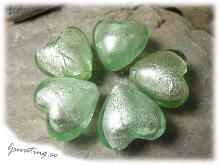 Limegrönt bulligt hjärta ca 16mm