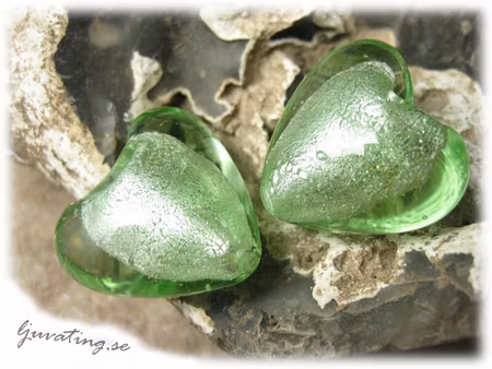 Limegrönt bulligt hjärta ca 20mm