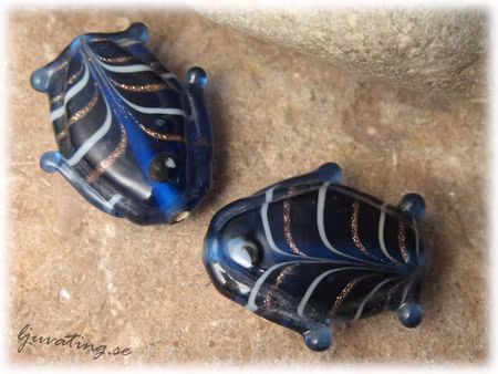 Blå stor fisk ca 26x19 mm