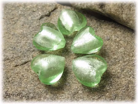 Limegrönt silverfoil hjärta ca 12 mm