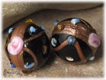 Wedding Cake Svart rund pärla ca 16x14 mm