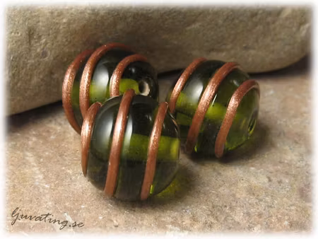 Olivgrön rund exklusiv pärla ca 15x13 mm