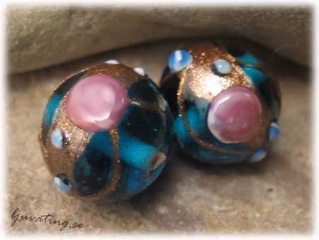 Wedding Cake Aquablå rund pärla ca 16x14 mm