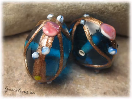 Aquablå Ufo ca 20x12 mm