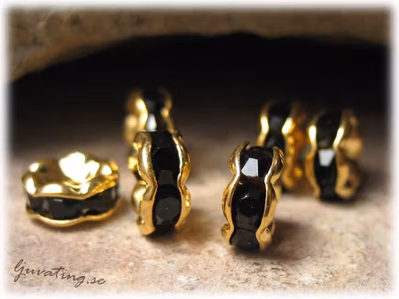 Guldig rondell med svart Rhinestone ca 6 mm