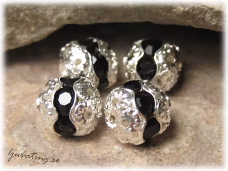 Silvrig pärla med svart Rhinestone ca 8 mm