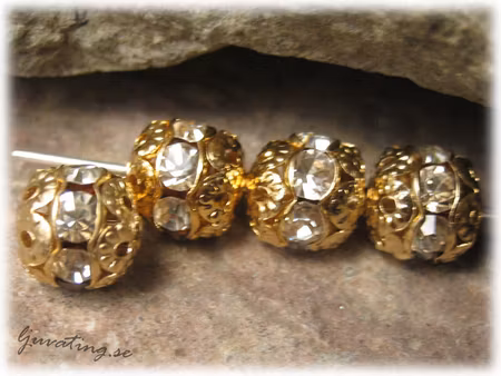 Guldig pärla med clear Rhinestone ca 8 mm