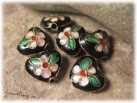 Storpack Cloisonne svart hjärta mindre 20-pack ca 12x10 mm