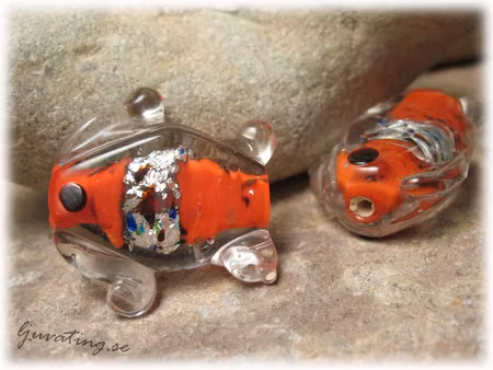 Orangeröd stor silverfoil fisk ca 26x24 mm