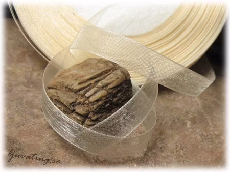 Organzaband creme ca 10 mm brett