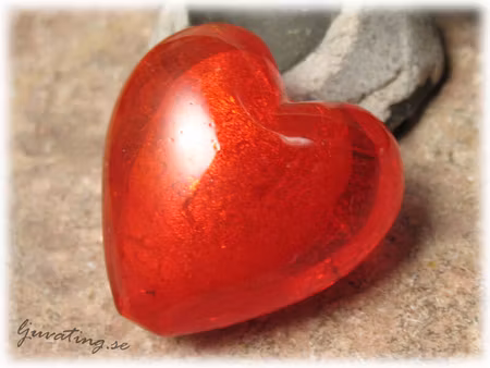 Stort rött bulligt hjärta ca 29 mm