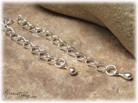 Silvrig förlängningskedja med liten droppe