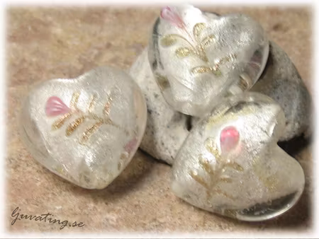 Bulligt silverfoil hjärta med blommor ca 20 mm