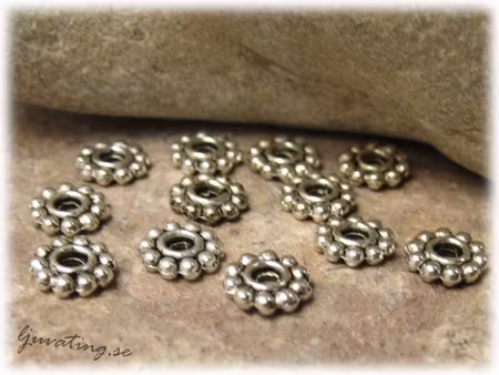 Mellandel Daisy i tibetsilver 30-Pack ca 7 mm