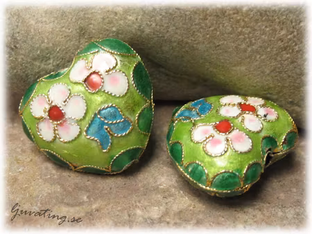Cloisonne stort bulligt hjärta basfärg lime ca22x20mm