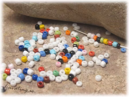 Mixade opaka seedbeads i glas ca 2 mm