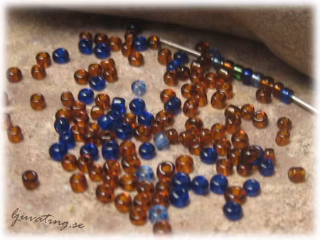 Mix seedbeads i glas basfärg brun ca 2 mm
