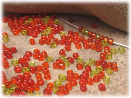 Mix seedbeads i glas basfärg röd ca 2 mm