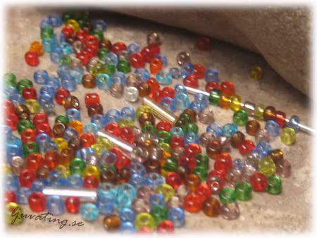 Mixade seedbeads i glas ca 2 mm
