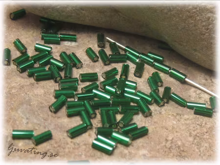 Gröna silverlined stavar ca 4,5 x 2 mm