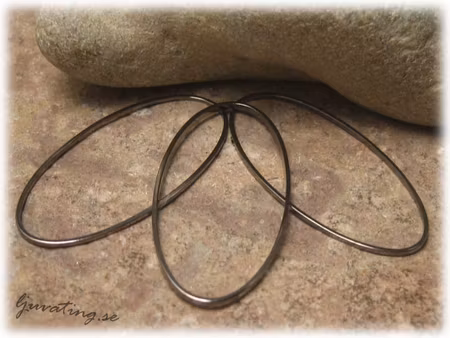 Stor sluten oval 20-pack hematitsvart ca 40x20 mm