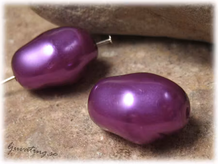 Lila vaxad stor Jablonex glaspärla ca 19x14 mm
