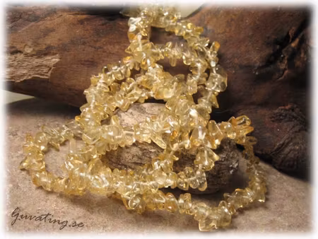 Transparenta guldgula chips ca 4x7 mm