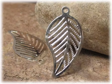 Hänge löv silverpläterat ca 25x13,5 mm