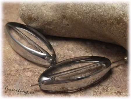 Stor clear ellipsformad med silverkant ca 30x13 mm