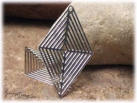 Rombformad silverpläterad ca 37x22 mm