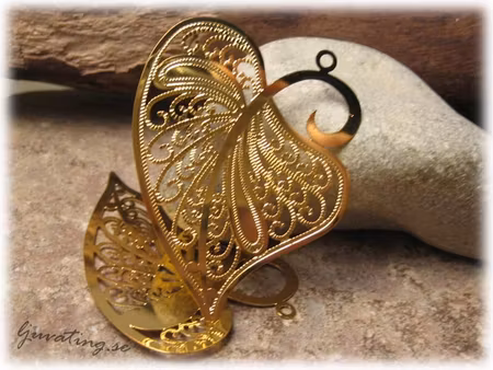 Stort hjärta på sne guldpläterat ca 50x37 mm