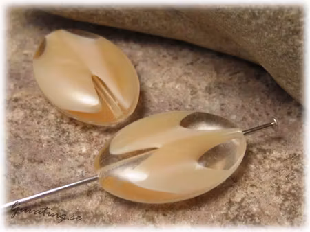 Flat oval kola/clear glaspärla 4-pack ca 20x14 mm