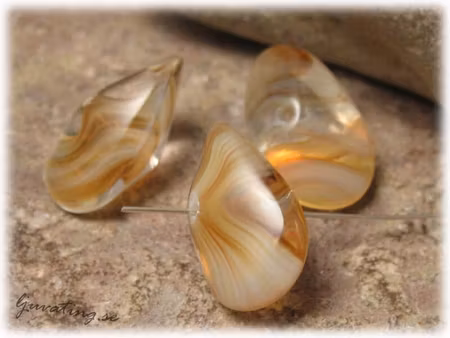 Brunbeige glaspärla mussla 4 pack ca 21x12 mm