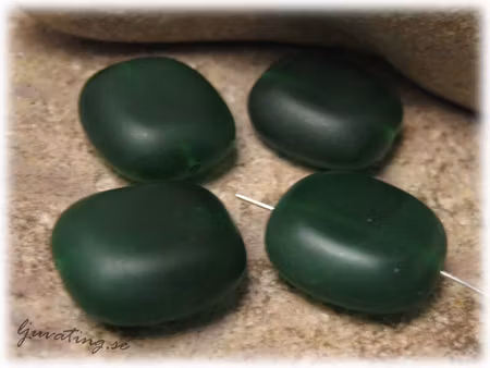 Mörkgrön kudde glaspärla 4-pack ca 17x16 mm