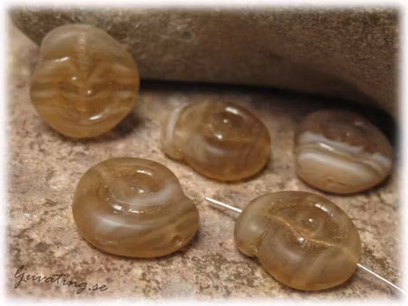 Brunmelerad virvel snäcka glaspärla 8-pack ca 12mm