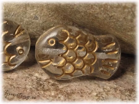 Clear fisk med guldinlägg ca 19x12 mm