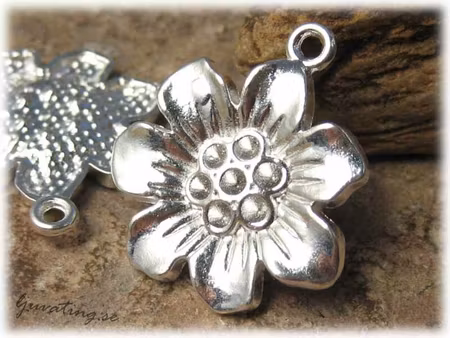 Berlock/hänge blomma silverfärgad ca 22 mm