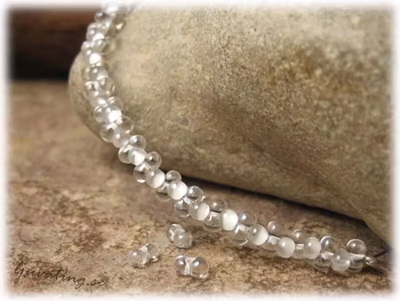 Clear crystal inside vit farfalle pärla ca 4x2 mm