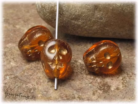 Döskalle ljus topaz med guldinlägg ca 12x9 mm