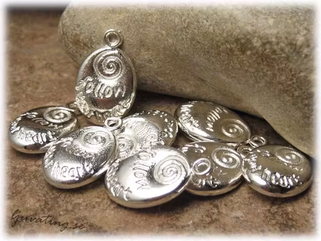 Storpack Berlock budskap i ljus silverfärgad metall 20-pack ca 20x13 mm