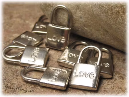 Storpack berlock hänglås i platinafärgad metall 20-pack ca 17x9 mm