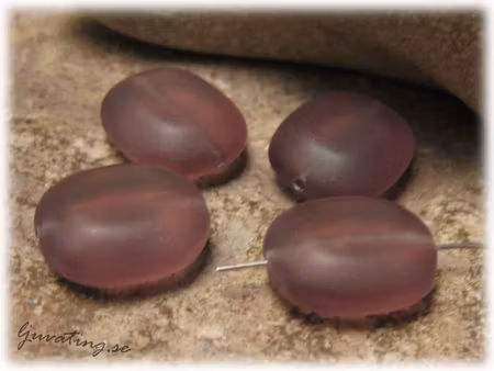 Plommonlila frostad kudde glaspärla ca 15x12 mm